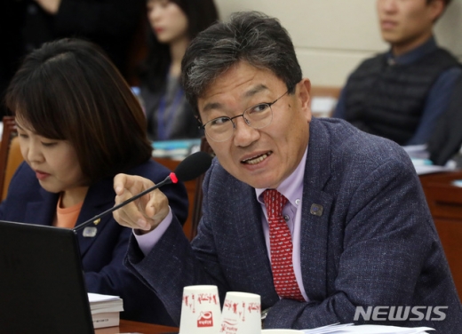 국회 과학기술정보방송통신위원회 소속 윤상직 자유한국당 의원. /사진=뉴시스     