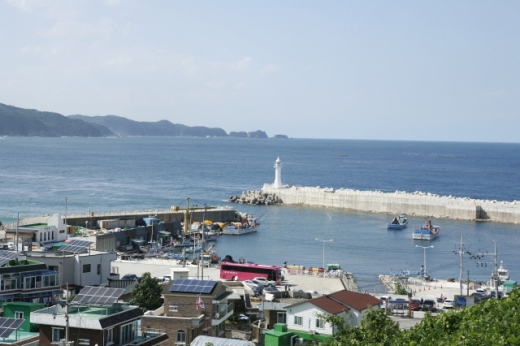 초곡항과 초곡마을. /사진=한국관광공사