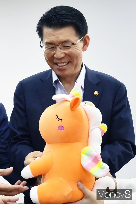 [머니S포토] 은성수 금융위원장, 