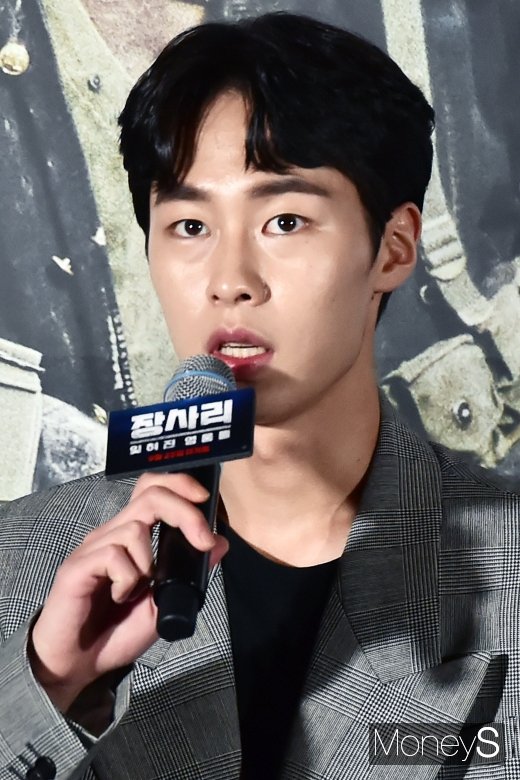 [머니S포토] 장사리 이재욱, 
