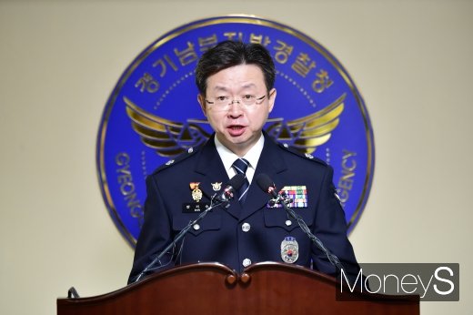 반기수 경기남부지방경찰청 2부장이 19일 경기남부지방경찰청에서 화성연쇄살인사건 용의자 특정에 대한 브리핑을 하고 있다. /사진=임한별 기자     