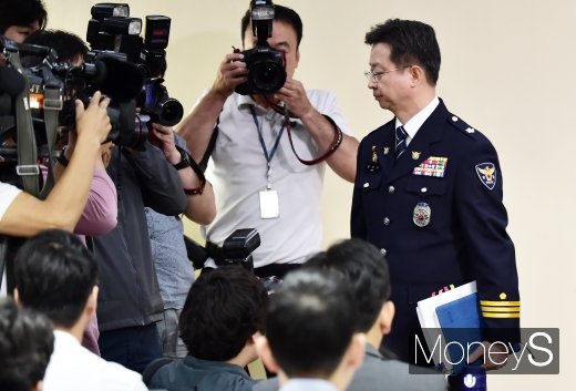 [머니S포토] 브리핑 마친 경찰, 화성 연쇄살인 사건 숙제 이제 풀리나?