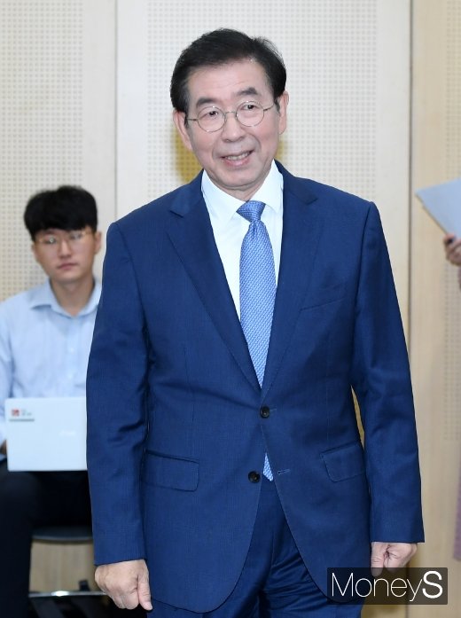 [머니S포토] 광화문광장 재구조화 사업 관련 기자회견 참석하는 박원순 시장