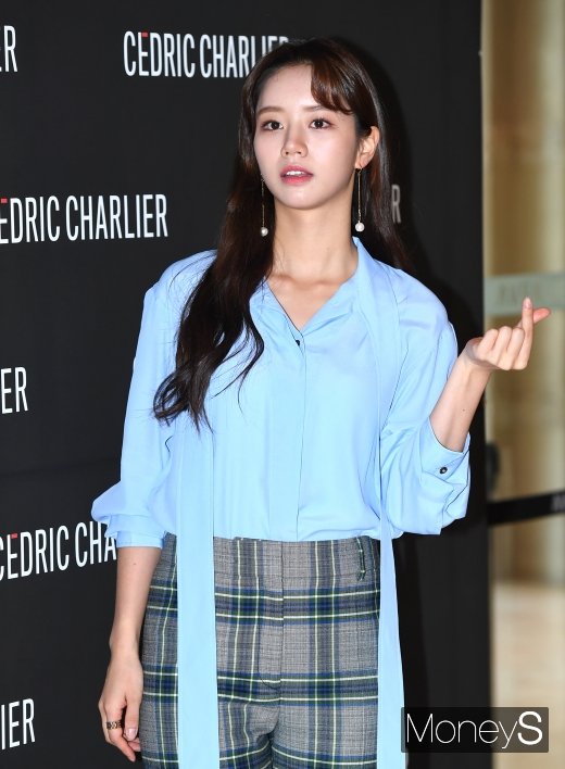 [머니S포토] 걸스데이 혜리 '예쁜 미니하트'