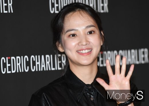 [머니S포토] 윤승아, 클로즈업 해도 무결점 피부
