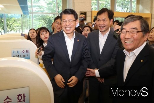 은성수 신임 금융위원장과 윤석헌 금융감독원장이 19일 금감원 본원에서 회동을 가졌다./사진=임한별 기자