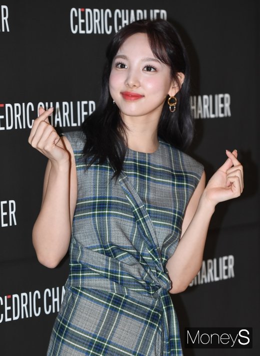 [머니S포토] 트와이스 나연 '러블리한 하트'