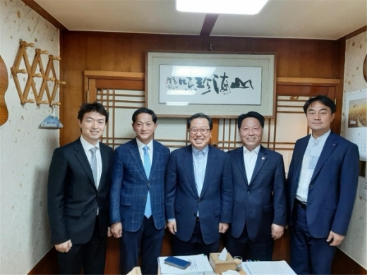 김종천 과천시장은 18일 저녁 여의도에서 열린 제3기 신도시 자치단체협의회(이하, 신도시협의회) 4차 모임을 가졌다고 19일 밝혔다. / 사진제공=과천시