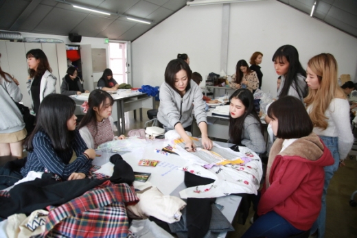 지난 2018년 운영한 패션 디자인 교실. / 사진제공=광명시