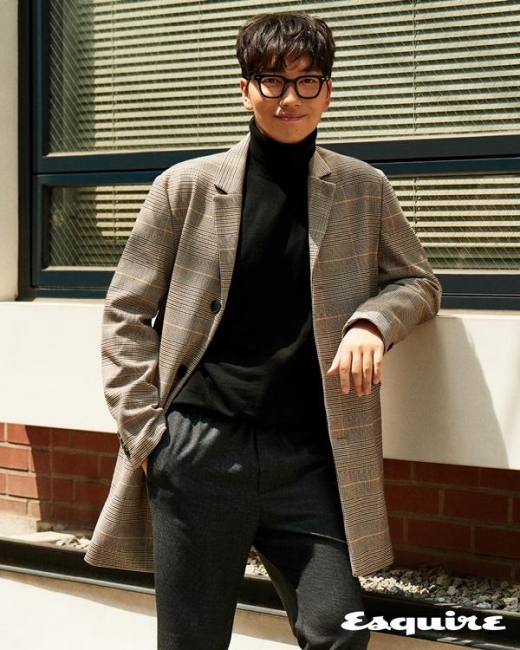 [★화보] 이동휘, 훈훈한 미소와 눈빛 '훈남미 발산'