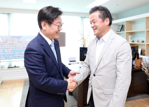 이재명 지사(왼쪽)와 임종성 의원.  / 사진=임종성 의원 페이스북 캡처