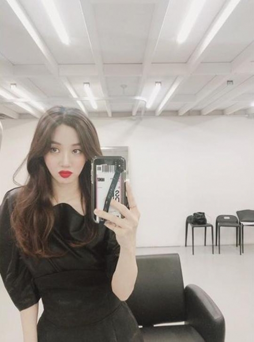정려원, 섹시한 레드립 셀카