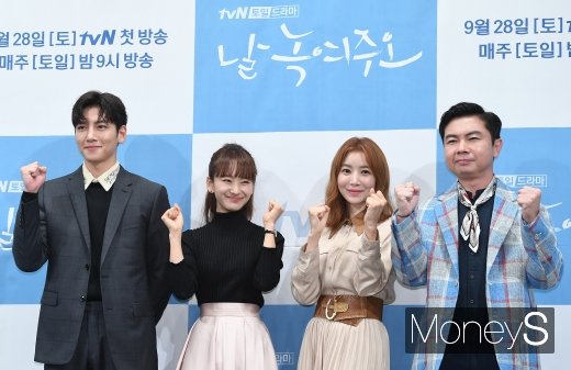[머니S포토] 지창욱·원진아·윤세아·임원희 '날 녹여주오 파이팅!'