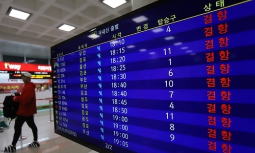 제주항공에 항공편 결항 안내가 이어지고 있다. /사진=뉴시스