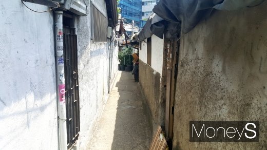 서울시내 한 노후주택 골목. /사진=김창성 기자