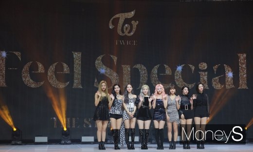 [머니S포토] 첫 8인체로 컴백한 트와이스, 미나 건강상 활동 불참