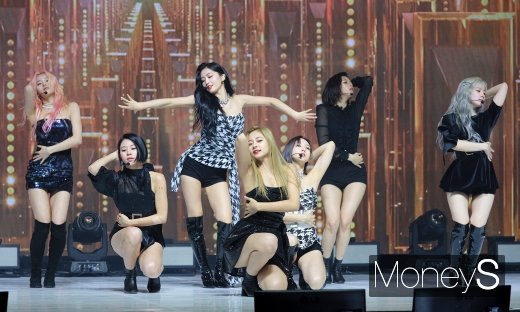 [머니S포토] 컴백 트와이스, 더욱 아찔하게...
