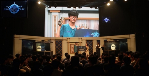 마스터즈 오브 섀도우버스 코리아 시즌4 우승자 임창현이 수상소감을 준비하고 있다. /사진=사이게임즈코리아