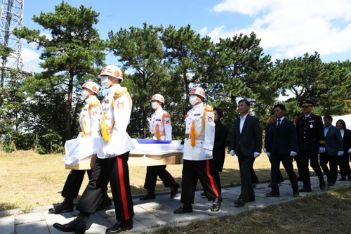 한국전쟁 때 산화한 김포 13용사 유해 이전 안장식.  / 사진제공=김포시
