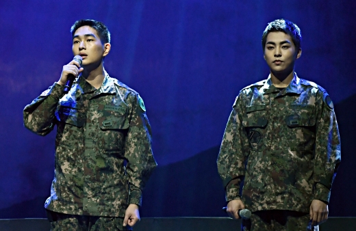 [머니S포토] 온유·시우민 '군기 바싹'