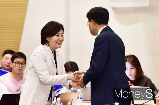 [머니S포토] 박영선 장관, 