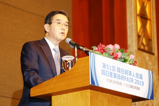 24일 서울 롯데호텔에서 열린 제51회 한일경제인회의에서 김윤 한일경제협회 회장이 개회사를 하고 있다. / 사진=삼양그룹