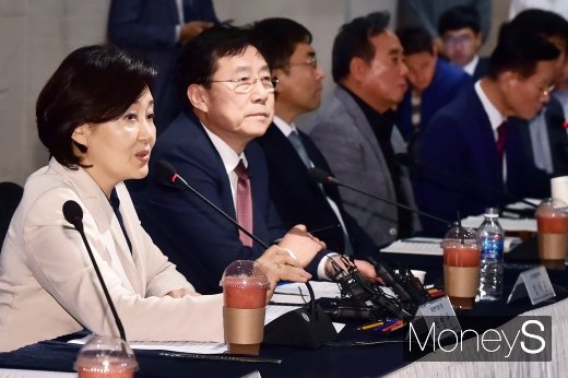 [머니S포토] 박영선 장관 