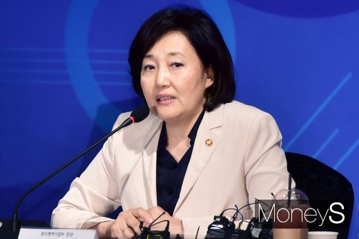 [머니S포토] 박영선 중기부 장관, 