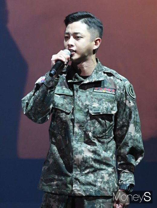 [머니S포토] '귀환' 김민석, 핏대세우며 열창