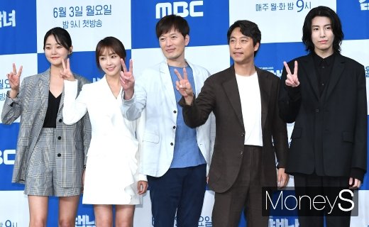 배우 강승현, 정유미, 정재영, 오만석, 노민우(왼쪽부터)가 지난 6월3일 오후 서울 마포구 상암동 MBC 골든마우스홀에서 열린 MBC 월화드라마 '검법남녀 시즌2' 제작발표회에 참석하고 있다. /사진=장동규 기자