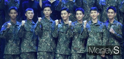 [머니S포토] 엔·김성규·이재균·윤지성·시우민·조권·온유 '귀환 파이팅!'