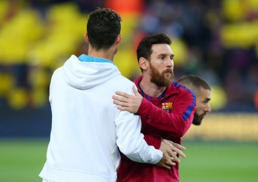 2019 FIFA 올해의 선수상을 수상한 '축구의 신' 리오넬 메시(오른쪽). /사잔=로이터