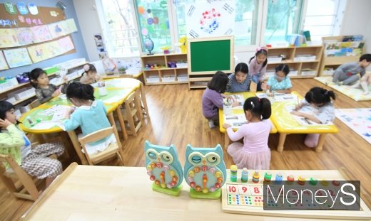 [머니S포토] '아동수당 만7세 미만으로 확대 지급'