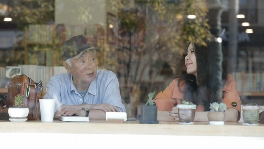 소설가 김훈(왼쪽)·백영옥 작가. /사진=EBS 제공