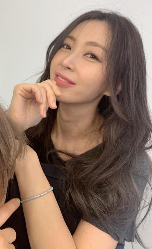송윤아, 세월 뺨 때리는 '여신급 미모'