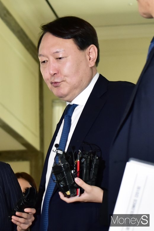 [머니S포토] 질문에 답하는 윤석열 검찰총장