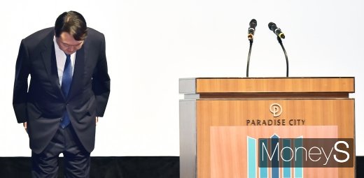 [머니S포토] 인사하는 윤석열 검찰총장