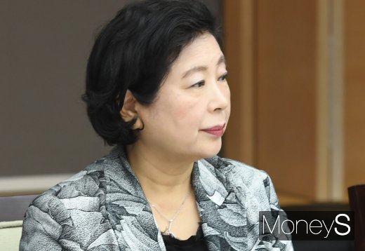 [머니S포토] 김현준 국세청장 모두발언 경청하는 현정은 회장