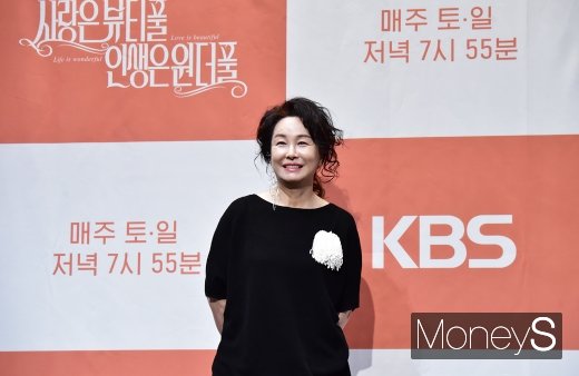 [머니S포토] 사풀인풀 억척엄마 김미숙, 