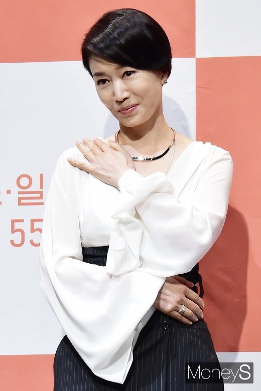 [머니S포토] 우아한 분위기 나영희, '이래봬도 극중 대법관 역'