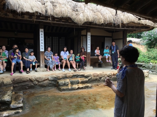 성남 수내동가옥의 역사와 의미를 배워보는 ‘숲안마을 이야기’ 프로그램. / 사진제공=성남시