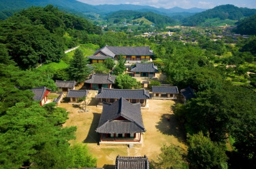 우리나라에서 처음 사액을 받은 소수서원 전경. /사진제공=한국관광공사(영주시)