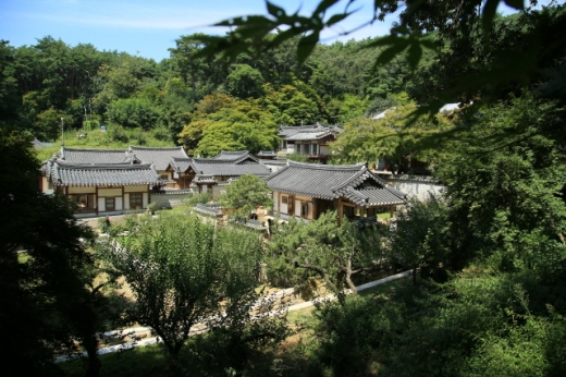 퇴계가 지은 도산서당을 기초로 건물이 더해져 도산서원을 이룬다. /사진제공=한국관광공사
