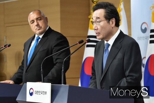 [머니S포토] 한-불가리아 공동 기자회견, 발표하는 이낙연 총리