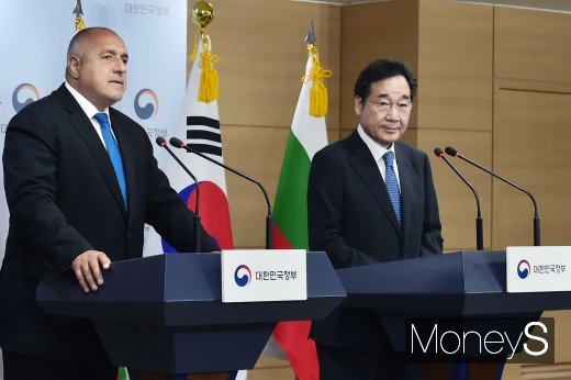 [머니S포토] 한-불가리아 기자회견, 발표하는 보리소프 총리