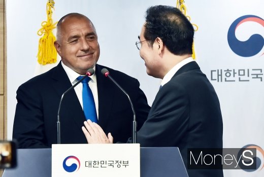 [머니S포토] 양국 협력관련 악수하는 한-불가리아 총리