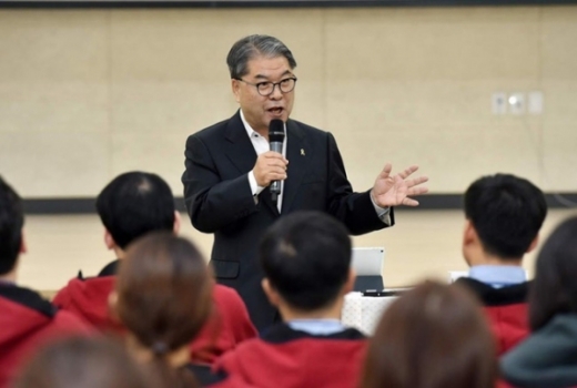 26일 이재정 경기도교육감이 6급 핵심인재양성과정 특강을 진행했다. / 사진제공=경기도교육청