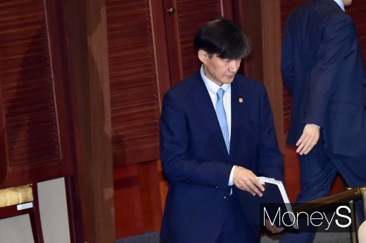 [머니S포토] 국회 정치분야 대정부 질문에 조국 장관 출석