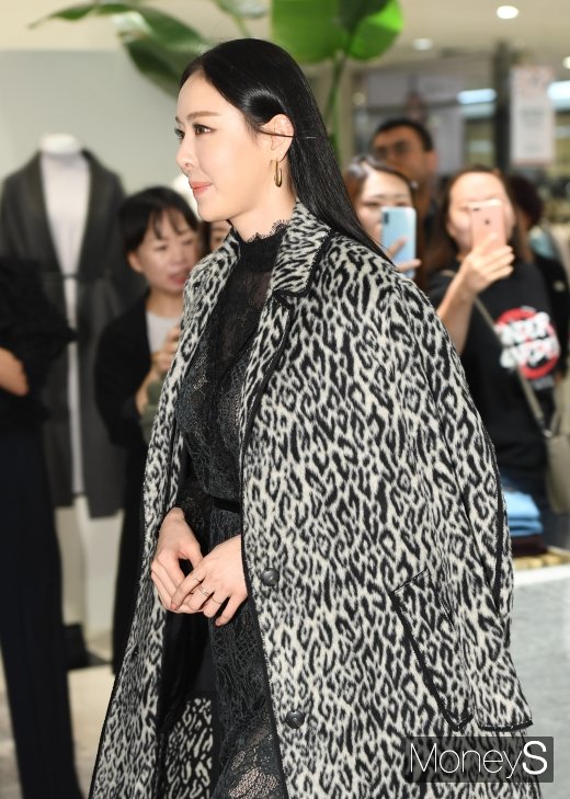 [머니S포토] 이다희, 백화점 시선 싹쓸이하는 존재감