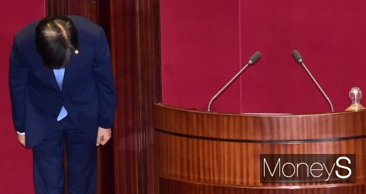 [머니S포토] 조국, 법무장관으로서 국회 데뷔